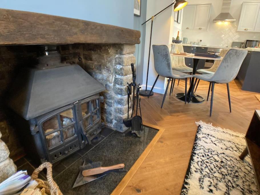 Cosy 2 Bedroom Cottage In Scarborough'S Old Town 외부 사진